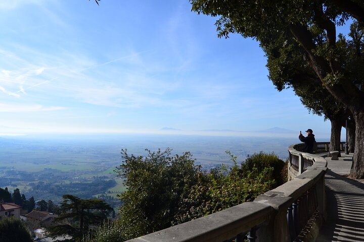 Walking Tour in Cortona