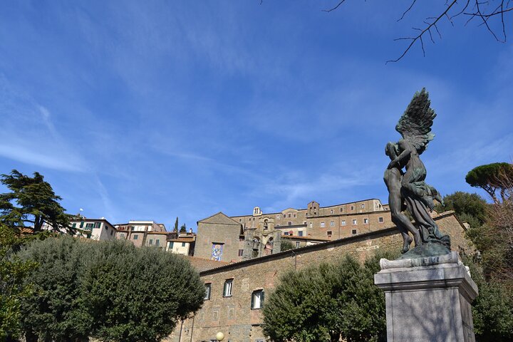Walking Tour in Cortona