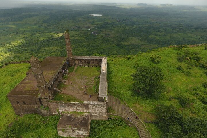 Sacred Sanctuaries: Omkareshwar & Asirgarh Fort Day Tour