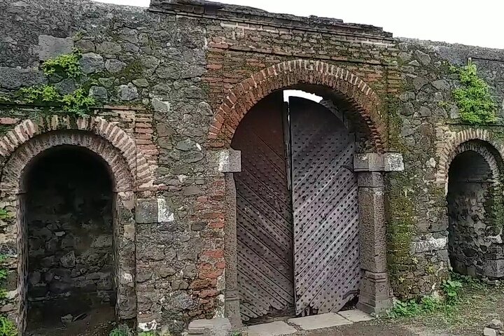 Sacred Sanctuaries: Omkareshwar & Asirgarh Fort Day Tour