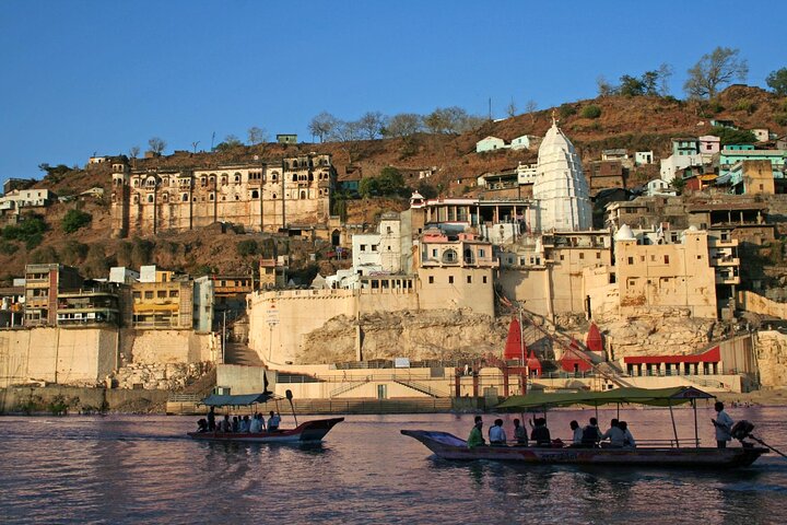 Sacred Sanctuaries: Omkareshwar & Asirgarh Fort Day Tour
