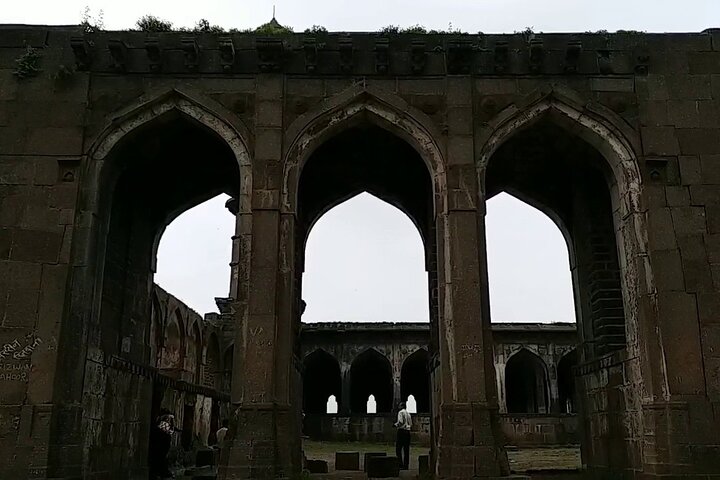 Sacred Sanctuaries: Omkareshwar & Asirgarh Fort Day Tour