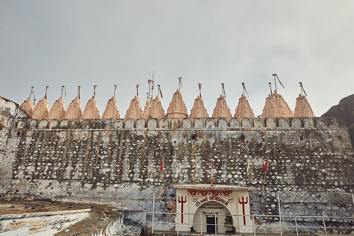 Divine Hills and Temples: Palitana Jain Temple Trekking Tour