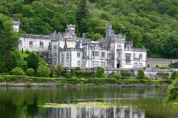 From Galway: Guided tour of Connemara with 3 hour stop at Connemara National Pk.