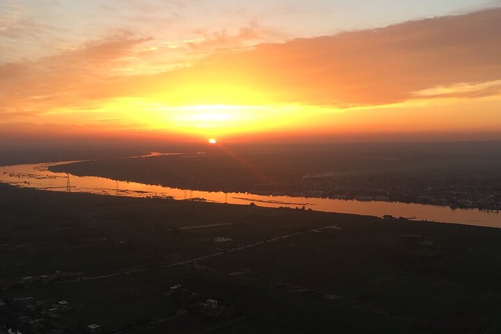 Luxury Sunrise Balloon Ride in Luxor with Hotel Pickup