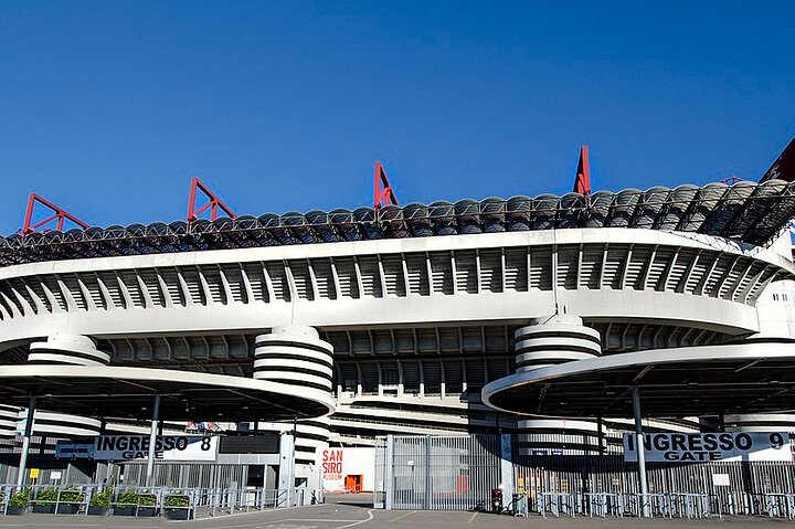 Luxury Private day Transfer from Malpensa Airport to Milan center