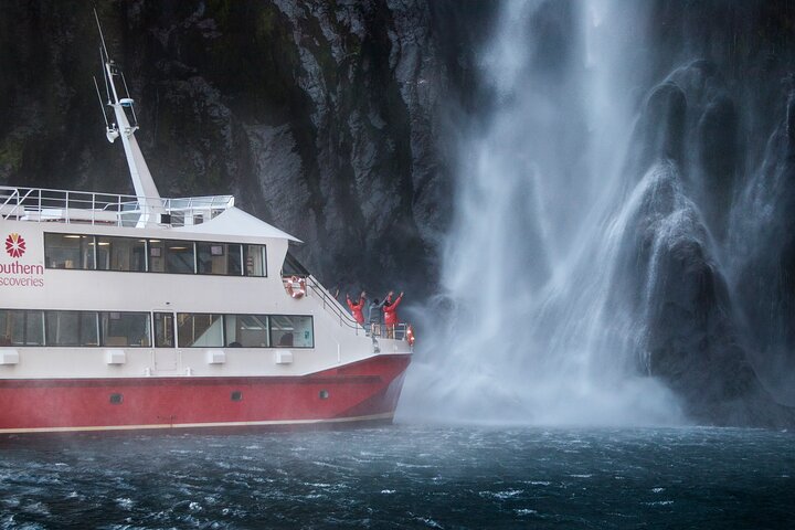 Milford Sound Nature Cruise with Southern Discoveries