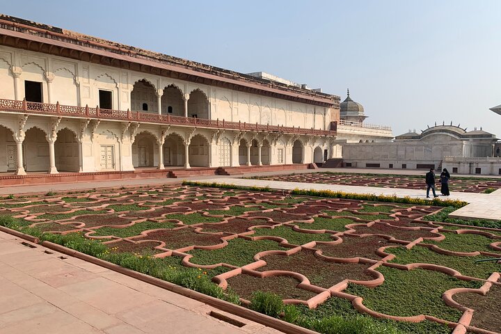 Same Day Taj Mahal Tour by Flight from Mumbai, Pune or Chennai