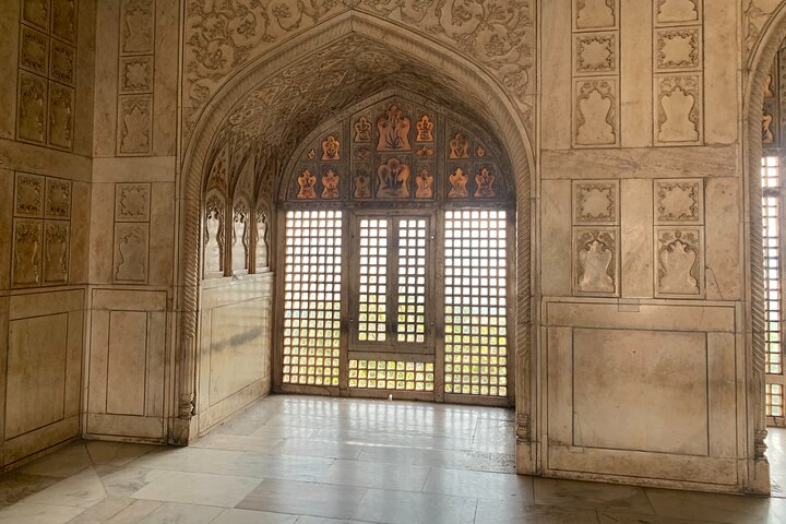 Same Day Taj Mahal Tour by Flight from Mumbai, Pune or Chennai