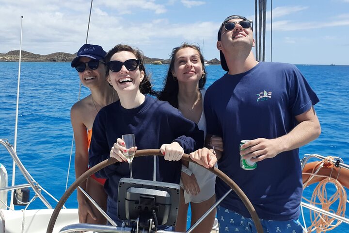 4h - Extended Private Sailing Tour around the Lobos Island