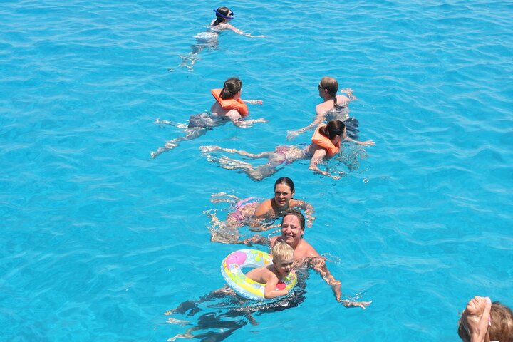 APHRODITE II -LAZY DAY CRUISE-BLUE LAGOON,TURTLE COVE, with LUNCH