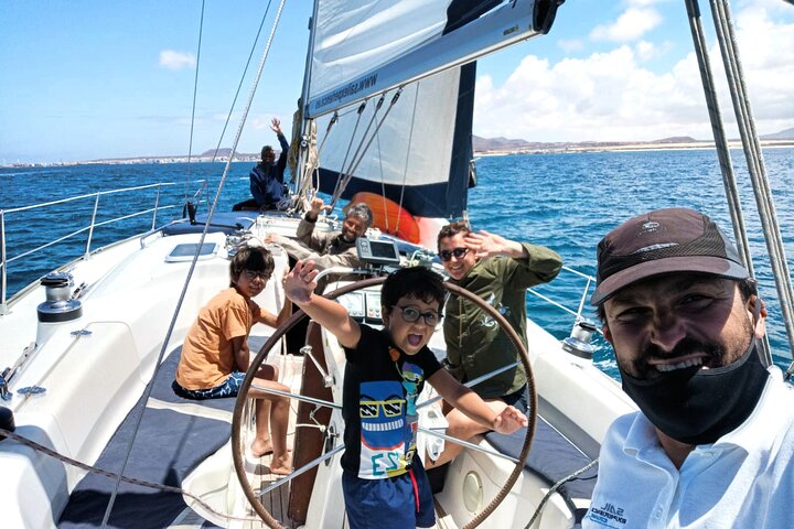 4h - Extended Private Sailing Tour around the Lobos Island