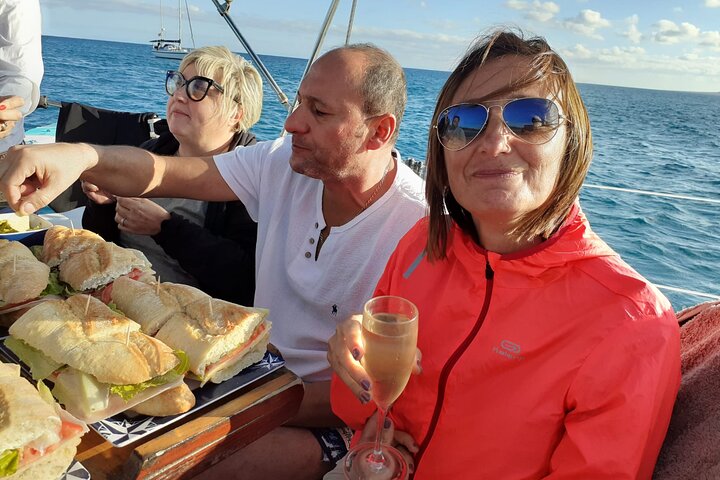 4h - Extended Private Sailing Tour around the Lobos Island