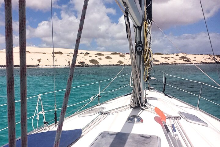 4h - Extended Private Sailing Tour around the Lobos Island