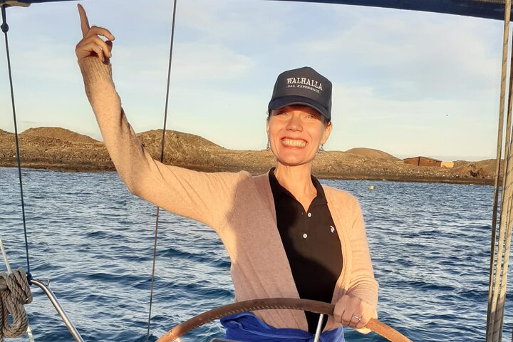 4h - Extended Private Sailing Tour around the Lobos Island