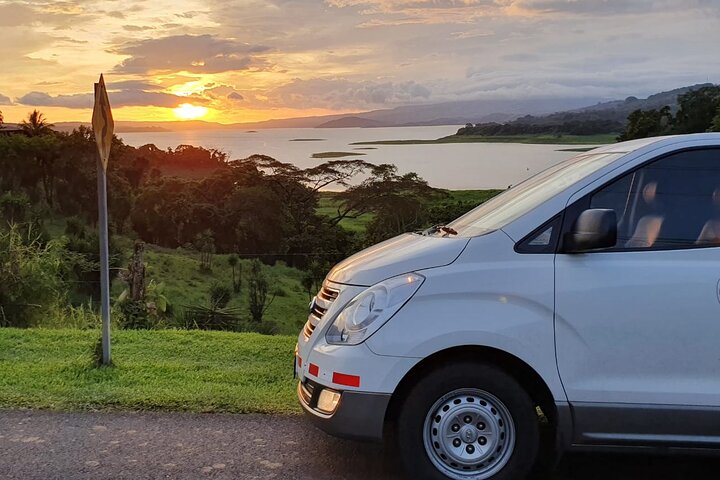 San Jose Airport (SJO) to La Fortuna Arenal Private VIP Transfer