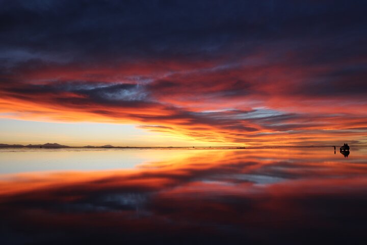 5-Hour Uyuni Salt Flat Tour Stargazing and Sunset/Sunrise In Group