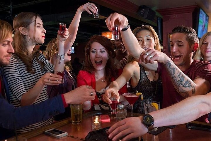 Belgrade Nightlife Bar Pub Club Crawl with Drinks