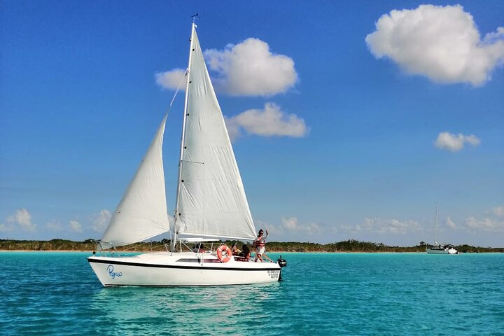 Sailing Tour through the Lagoon of the 7 Colors