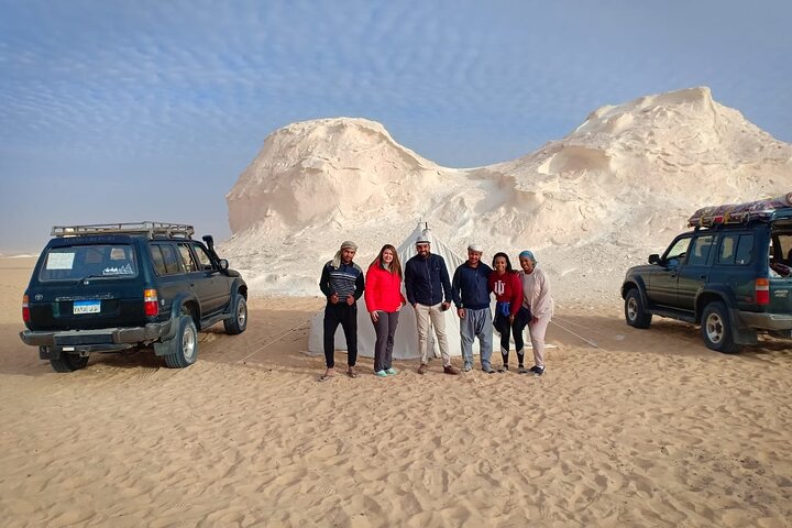2-Day Bahariya Oasis White and Black Overnight Camping Jeep Tour