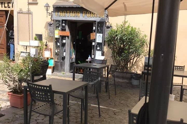 Aperitif in front of the Duomo and Orvieto Underground Caves tour