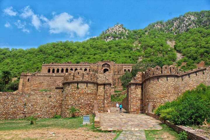 One Way Transfer From Alwar To Jaipur Via Bhangarh & Abhaneri