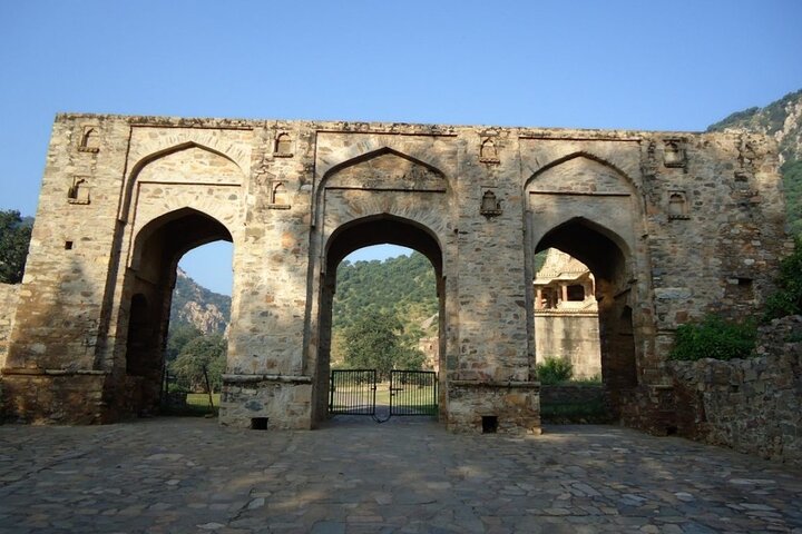 One Way Transfer From Alwar To Jaipur Via Bhangarh & Abhaneri