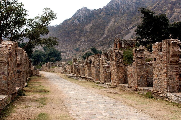 One Way Transfer From Alwar To Jaipur Via Bhangarh & Abhaneri