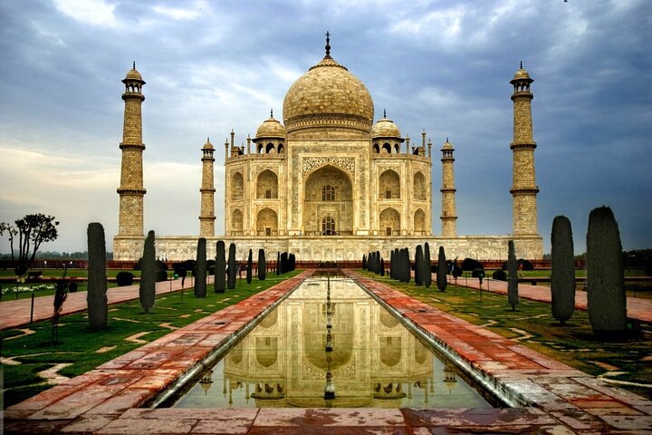 Private One Way Transfer From Ranthambore To Agra In AC Vehicle