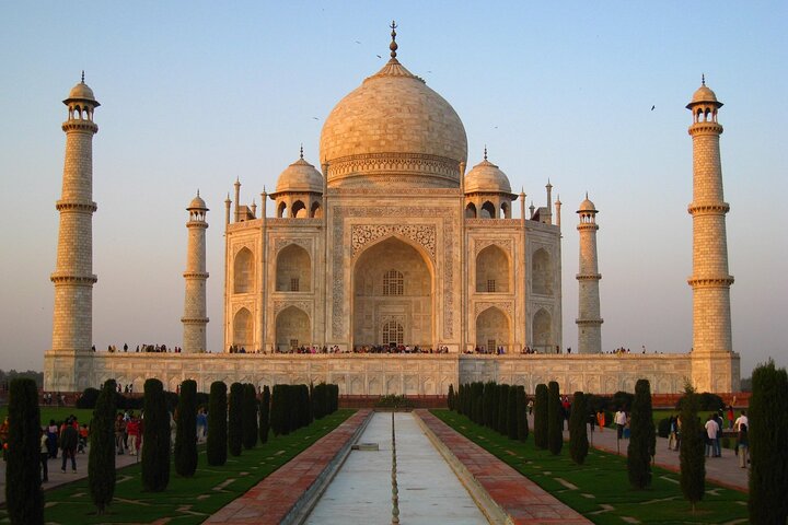 Private One Way Transfer From Ranthambore To Agra In AC Vehicle