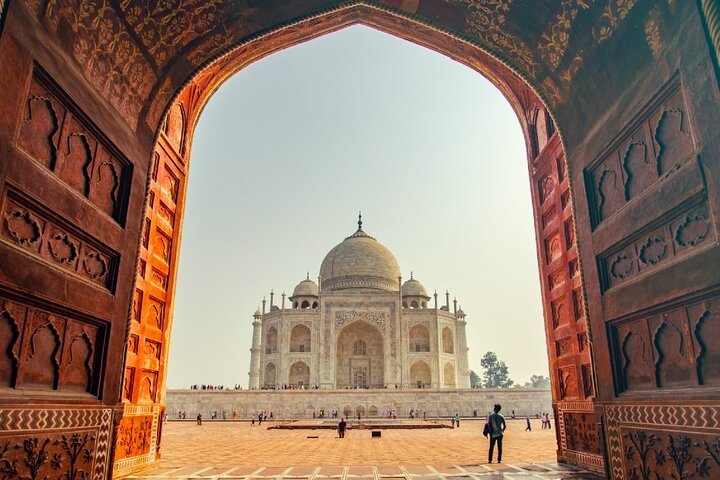 Private One Way Transfer From Ranthambore To Agra In AC Vehicle