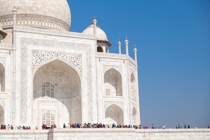 Private One Way Transfer From Ranthambore To Agra In AC Vehicle