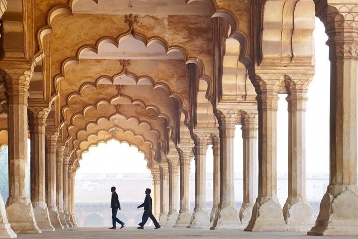 Private One Way Transfer From Ranthambore To Agra In AC Vehicle