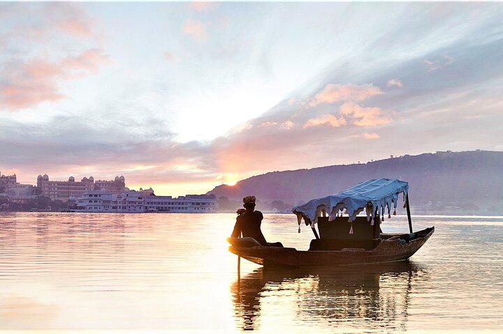 Private One Way Transfer From Mount Abu To Udaipur in AC Vehicle