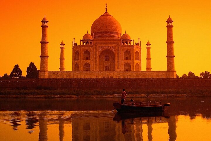 Private One Way Transfer From Ranthambore To Agra In AC Vehicle