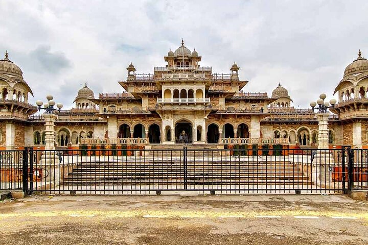 Private One Way Transfer From Mount Abu To Jaipur in AC Vehicle