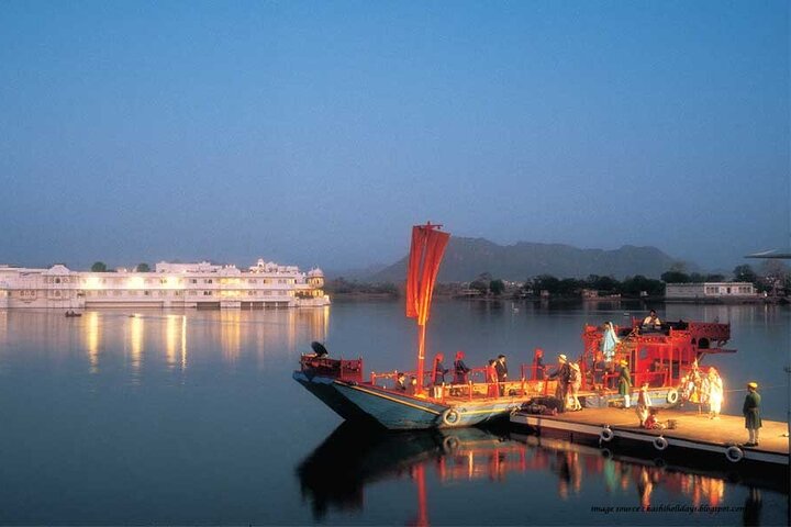 Private One Way Transfer From Mount Abu To Udaipur in AC Vehicle