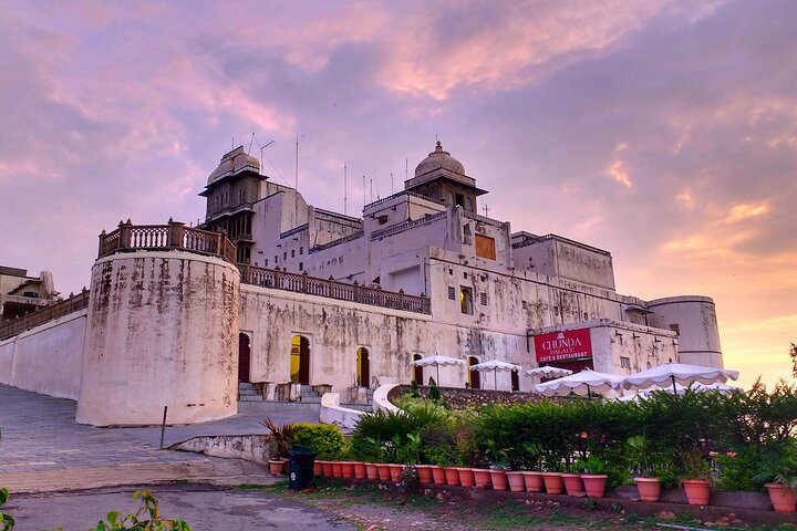 Private One Way Transfer From Mount Abu To Udaipur in AC Vehicle