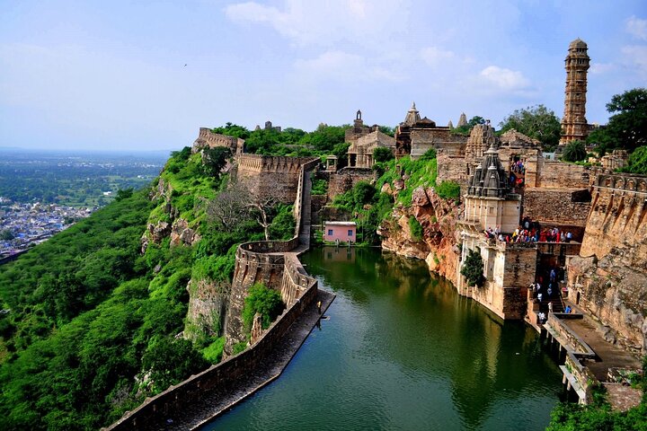 One Way Transfer From Bundi To Udaipur Drop With Chittorgarh Fort