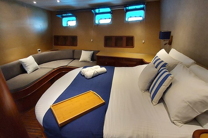 Hera Round Malta & Comino Blue Lagoon