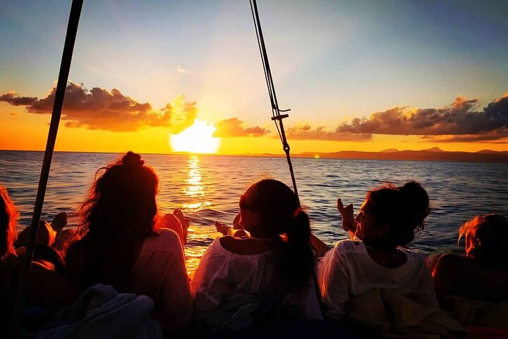 Mallorca Sailing Adventure with Snorkeling, Snacks & Drinks