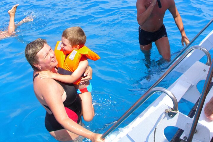 APHRODITE II -LAZY DAY CRUISE-BLUE LAGOON,TURTLE COVE, with LUNCH