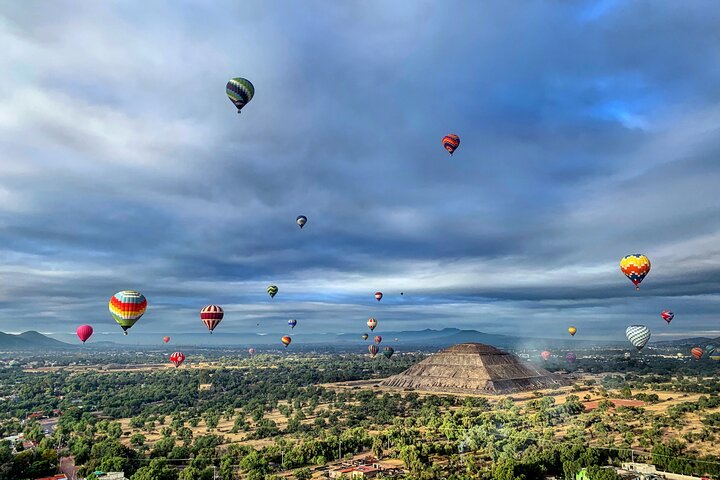 Teotihuacan Hot Air Balloon Flight from Mexico City / Volare