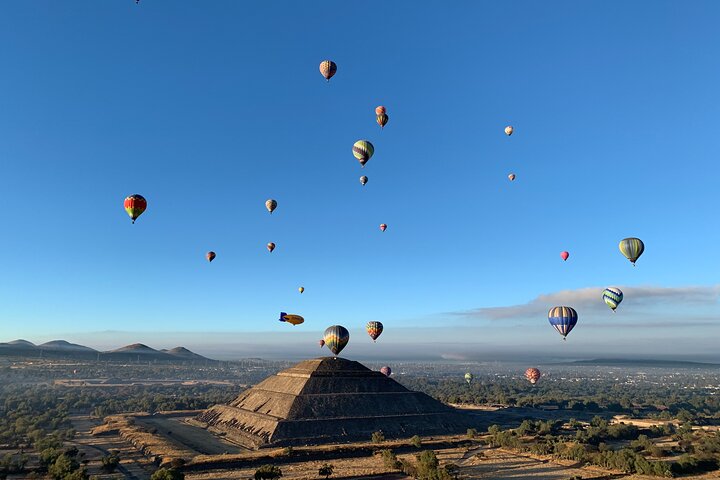 Teotihuacan Hot Air Balloon Flight from Mexico City / Volare