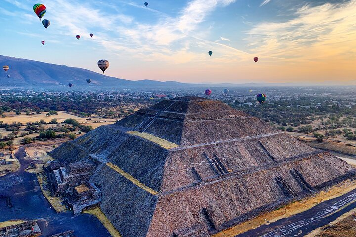 Teotihuacan Hot Air Balloon Flight from Mexico City / Volare