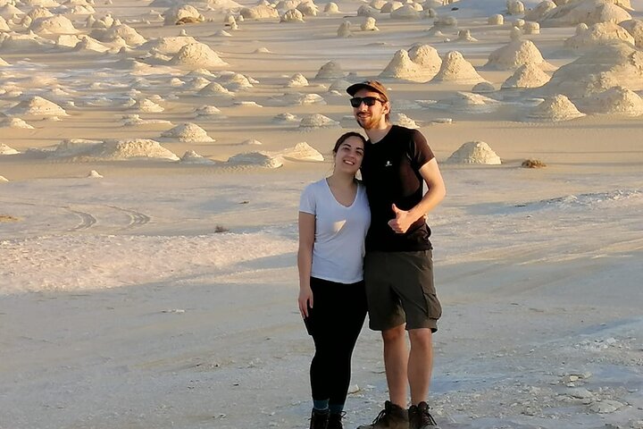 2-Day Bahariya Oasis White and Black Overnight Camping Jeep Tour