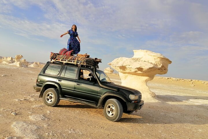 2-Day Bahariya Oasis White and Black Overnight Camping Jeep Tour