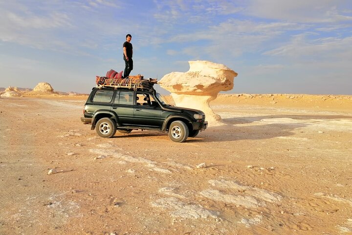 2-Day Bahariya Oasis White and Black Overnight Camping Jeep Tour