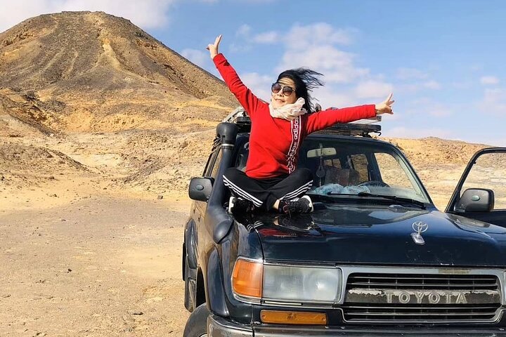 2-Day Bahariya Oasis White and Black Overnight Camping Jeep Tour