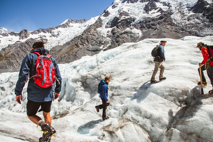 Mount Cook: 3-Hour Tasman Glacier Heli-Hike
